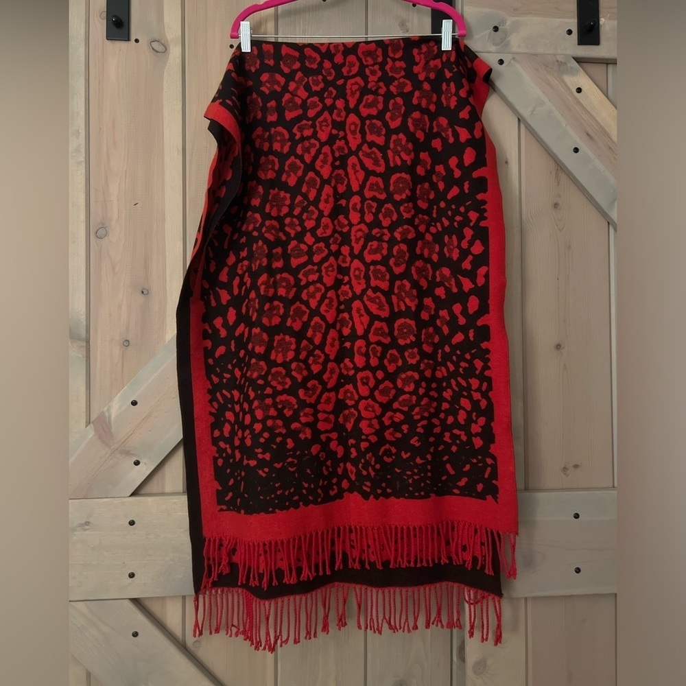NWOT Reversible Leopard Print Fringe Scarf